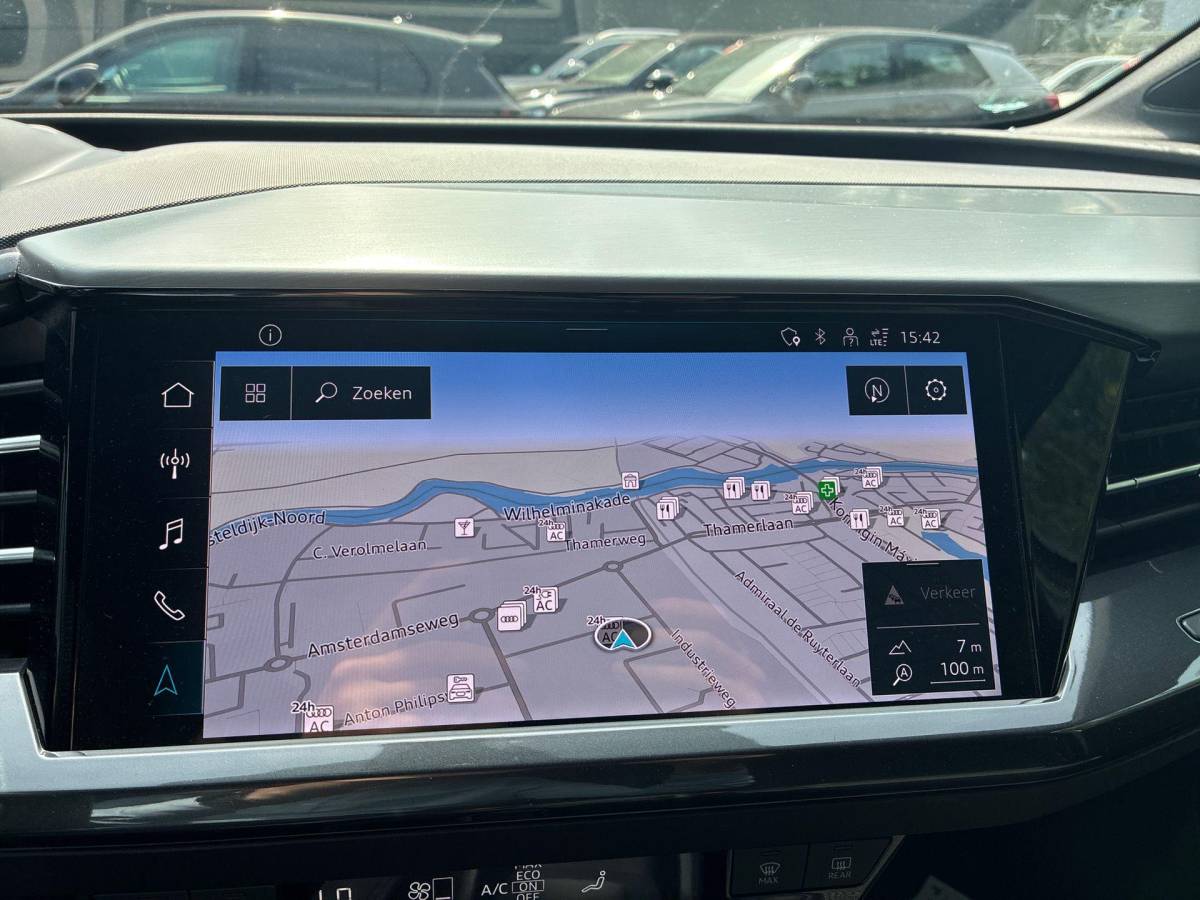 Audi Q4 e-tron Audi Q4 e-tron 45 Quattro S Edition 77 kWh 265pk · SOH 90,8% · Camera · Head-Up Display · Warmtepomp · ACC · Elek. Achterklep · Apple/Android Car Play ·