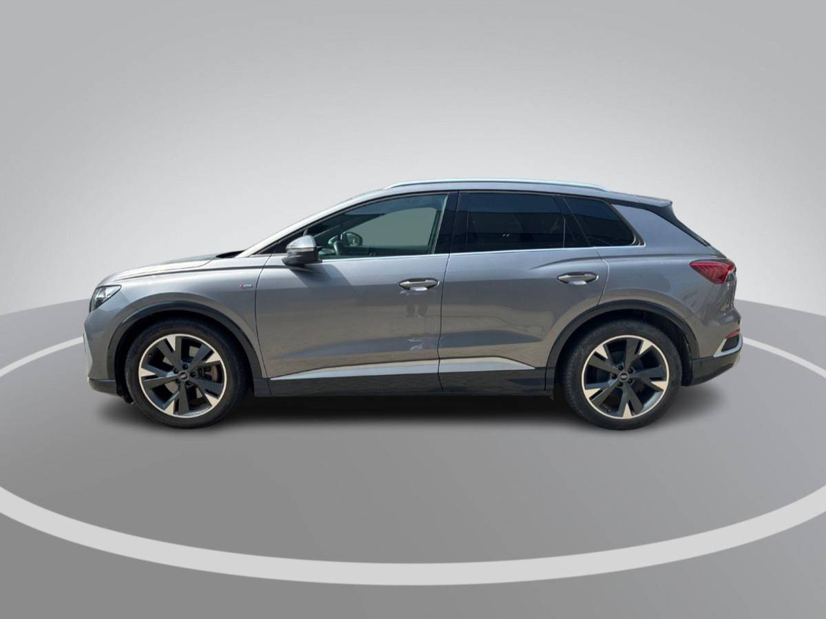 Audi Q4 e-tron Audi Q4 e-tron 45 Quattro S Edition 77 kWh 265pk · SOH 90,8% · Camera · Head-Up Display · Warmtepomp · ACC · Elek. Achterklep · Apple/Android Car Play ·