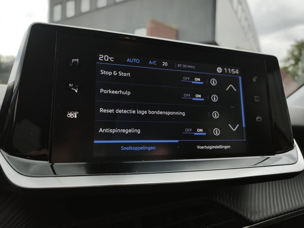 Peugeot 208 Peugeot 208 1.2 PureTech Allure Navi-Carplay Led Stoelverwarming Keyless Cruise-Control