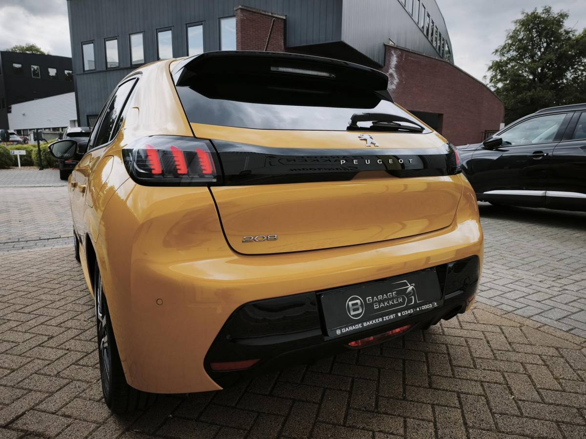 Peugeot 208 Peugeot 208 1.2 PureTech Allure Navi-Carplay Led Stoelverwarming Keyless Cruise-Control