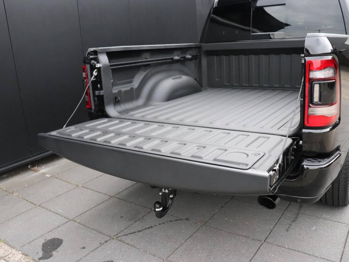 Dodge Ram 1500 Dodge Ram 1500 5.7 V8 4×4 Crew Cab Sport | LEDER | MEMORY | PANO-DAK | HEAD-UP | LUCHTVERING | TREKHAAK | ALPINE AUDIO | STOELVERK. | CAMERA | NAVI | CRUISE |
