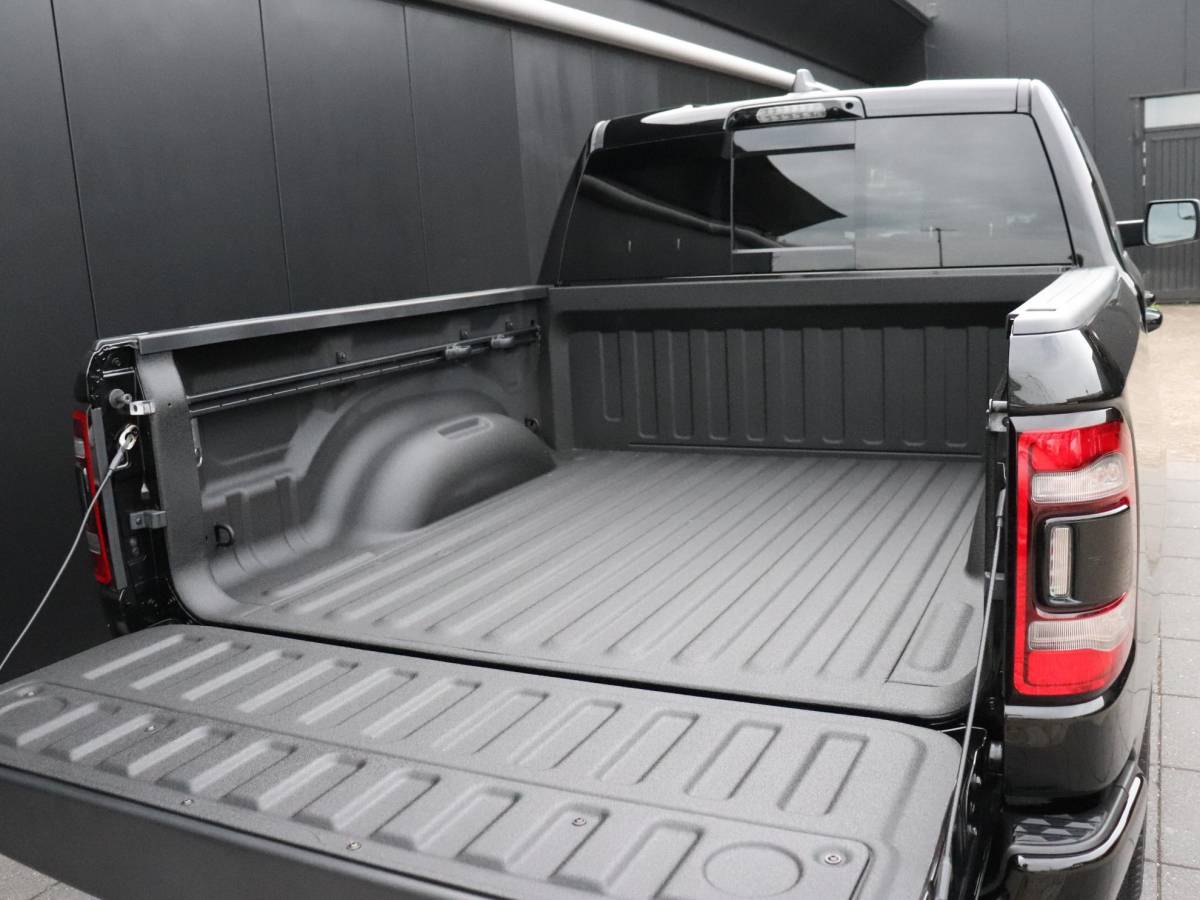 Dodge Ram 1500 Dodge Ram 1500 5.7 V8 4×4 Crew Cab Sport | LEDER | MEMORY | PANO-DAK | HEAD-UP | LUCHTVERING | TREKHAAK | ALPINE AUDIO | STOELVERK. | CAMERA | NAVI | CRUISE |