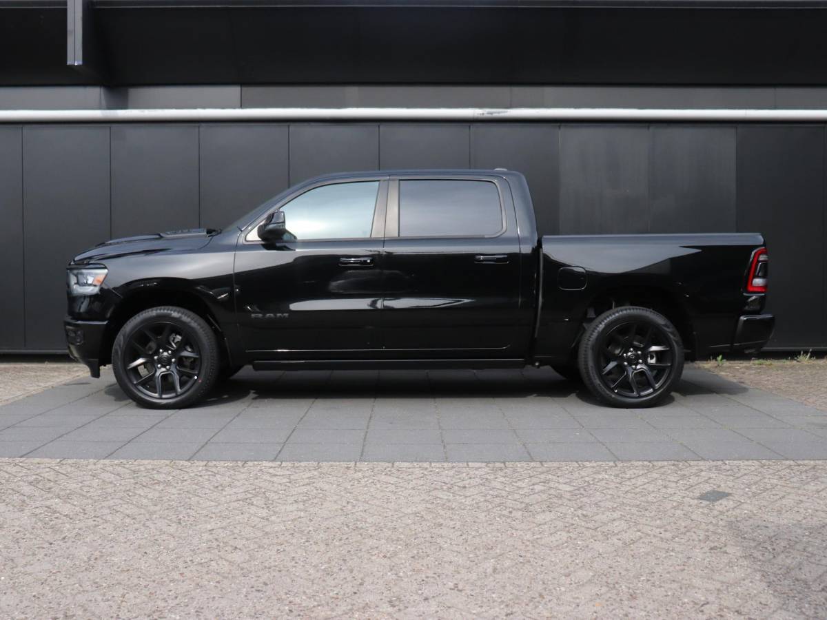 Dodge Ram 1500 Dodge Ram 1500 5.7 V8 4×4 Crew Cab Sport | LEDER | MEMORY | PANO-DAK | HEAD-UP | LUCHTVERING | TREKHAAK | ALPINE AUDIO | STOELVERK. | CAMERA | NAVI | CRUISE |