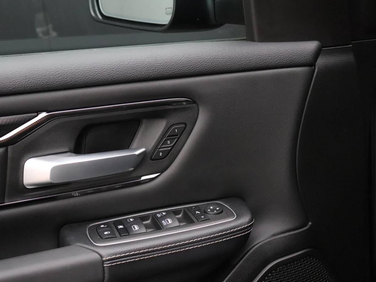 Dodge Ram 1500 Dodge Ram 1500 5.7 V8 4×4 Crew Cab Sport | LEDER | MEMORY | PANO-DAK | HEAD-UP | LUCHTVERING | TREKHAAK | ALPINE AUDIO | STOELVERK. | CAMERA | NAVI | CRUISE |