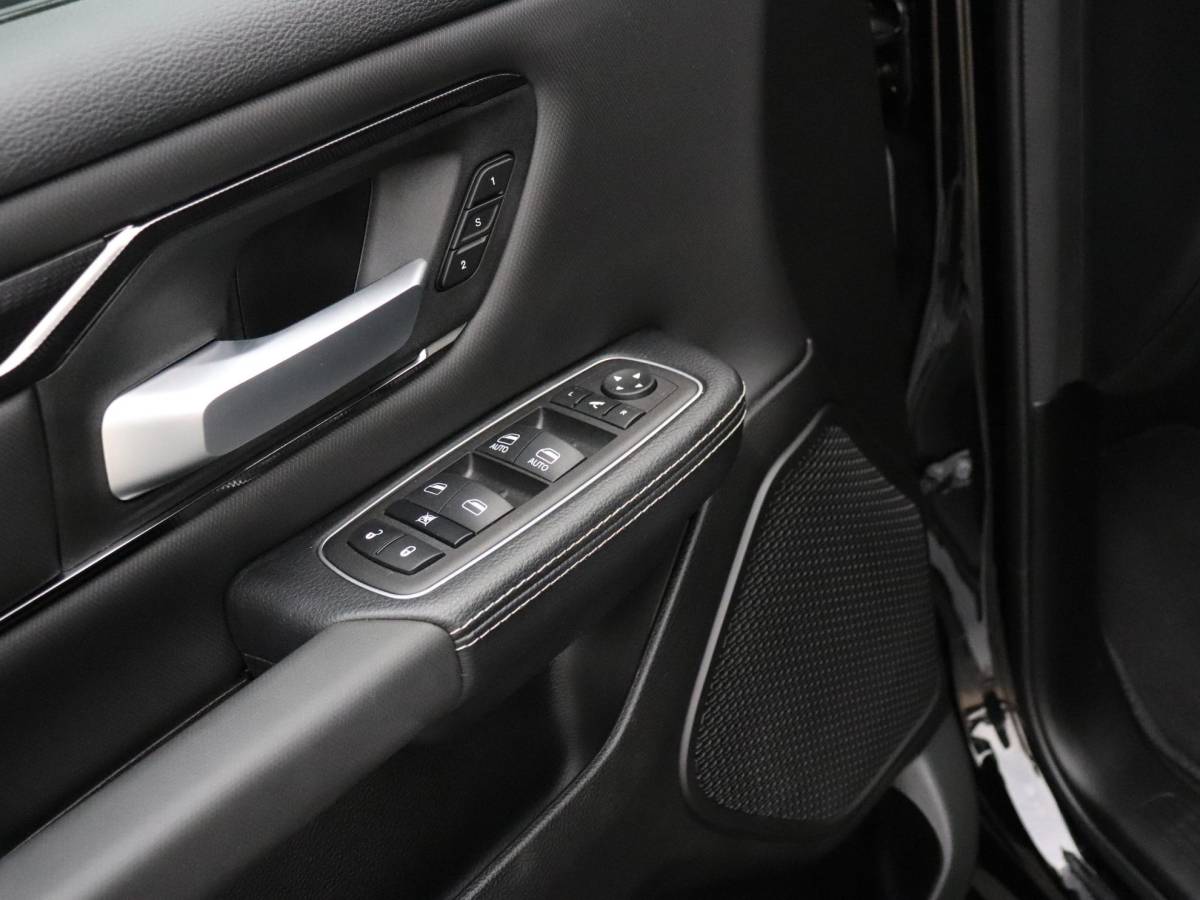 Dodge Ram 1500 Dodge Ram 1500 5.7 V8 4×4 Crew Cab Sport | LEDER | MEMORY | PANO-DAK | HEAD-UP | LUCHTVERING | TREKHAAK | ALPINE AUDIO | STOELVERK. | CAMERA | NAVI | CRUISE |