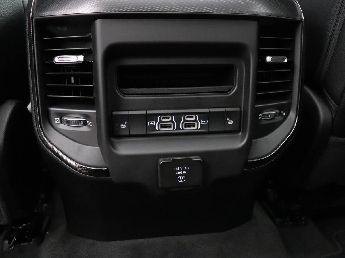 Dodge Ram 1500 Dodge Ram 1500 5.7 V8 4×4 Crew Cab Sport | LEDER | MEMORY | PANO-DAK | HEAD-UP | LUCHTVERING | TREKHAAK | ALPINE AUDIO | STOELVERK. | CAMERA | NAVI | CRUISE |