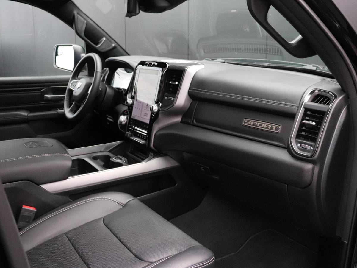 Dodge Ram 1500 Dodge Ram 1500 5.7 V8 4×4 Crew Cab Sport | LEDER | MEMORY | PANO-DAK | HEAD-UP | LUCHTVERING | TREKHAAK | ALPINE AUDIO | STOELVERK. | CAMERA | NAVI | CRUISE |