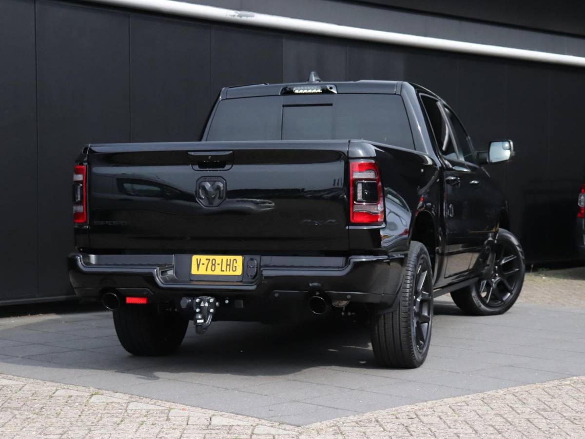 Dodge Ram 1500 Dodge Ram 1500 5.7 V8 4×4 Crew Cab Sport | LEDER | MEMORY | PANO-DAK | HEAD-UP | LUCHTVERING | TREKHAAK | ALPINE AUDIO | STOELVERK. | CAMERA | NAVI | CRUISE |