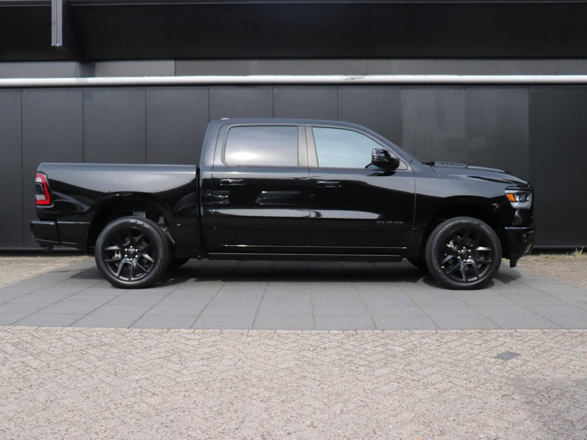 Dodge Ram 1500 Dodge Ram 1500 5.7 V8 4×4 Crew Cab Sport | LEDER | MEMORY | PANO-DAK | HEAD-UP | LUCHTVERING | TREKHAAK | ALPINE AUDIO | STOELVERK. | CAMERA | NAVI | CRUISE |