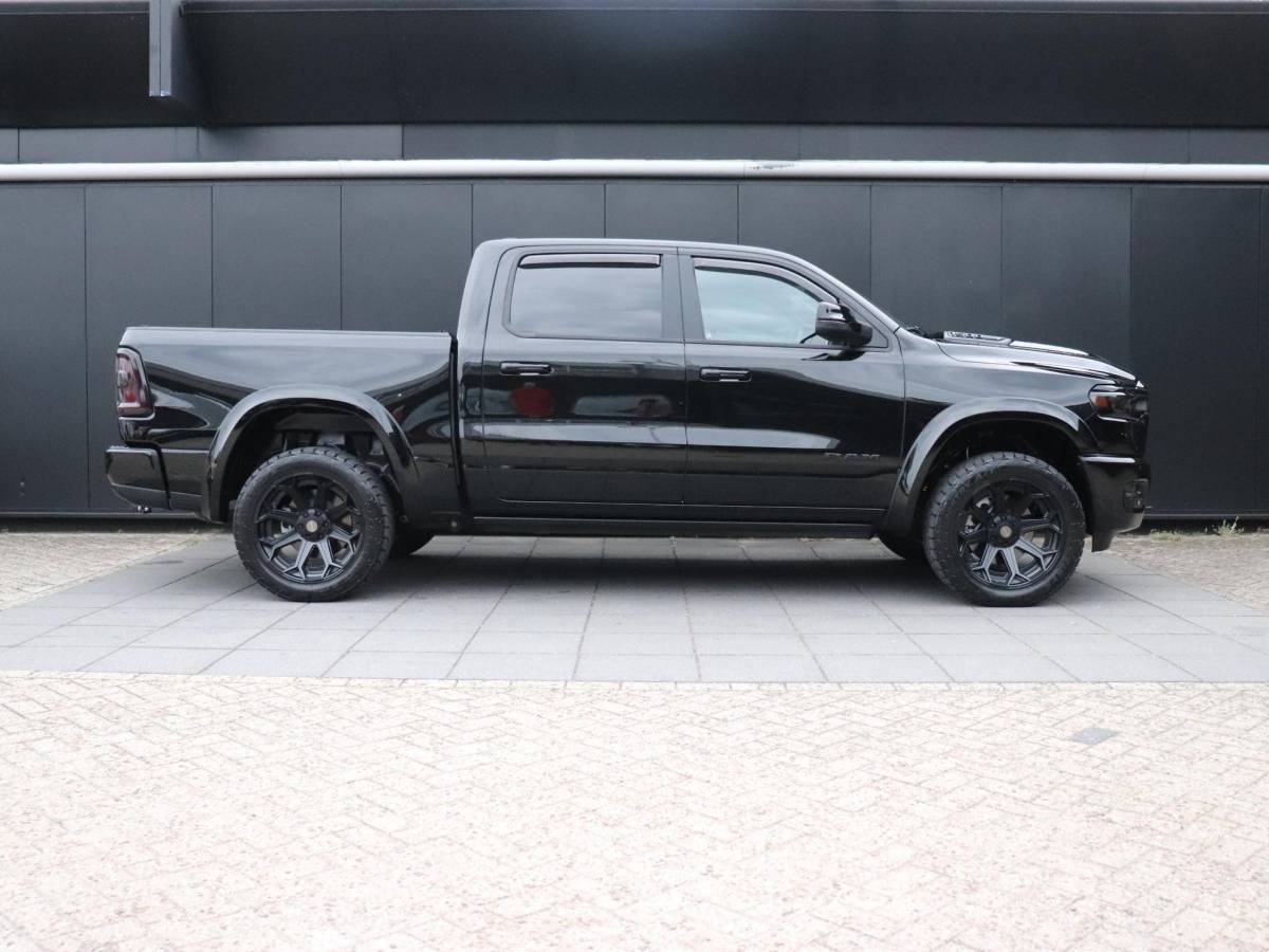 Dodge Ram 1500 Dodge Ram 1500 3.0 TT SST LARAMIE NIGHT | LEDER | MEMORY | PANO-DAK | HEAD-UP | LUCHTVERING | TREKHAAK | STOELVERK. | CAMERA | NAVI | CRUISE | H&K |
