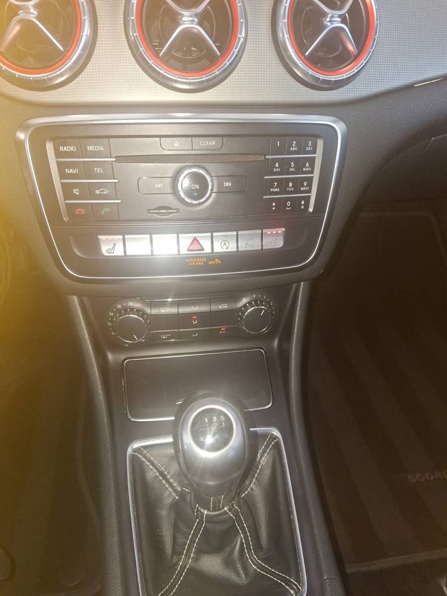 Mercedes-Benz CLA Mercedes-Benz CLA-klasse Shooting Brake 180 6-Hand Trekhaak Xenon Navi 18 Inch