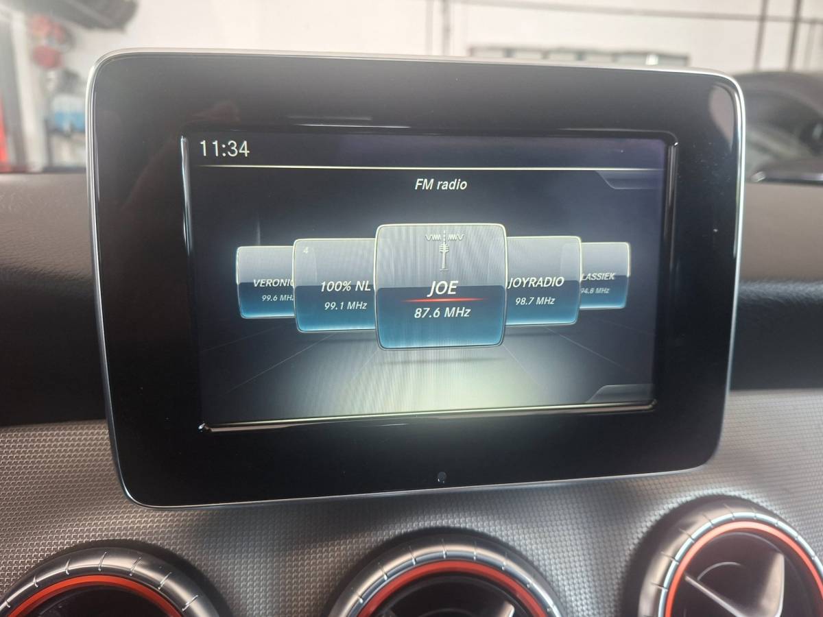 Mercedes-Benz CLA Mercedes-Benz CLA-klasse Shooting Brake 180 6-Hand Trekhaak Xenon Navi 18 Inch