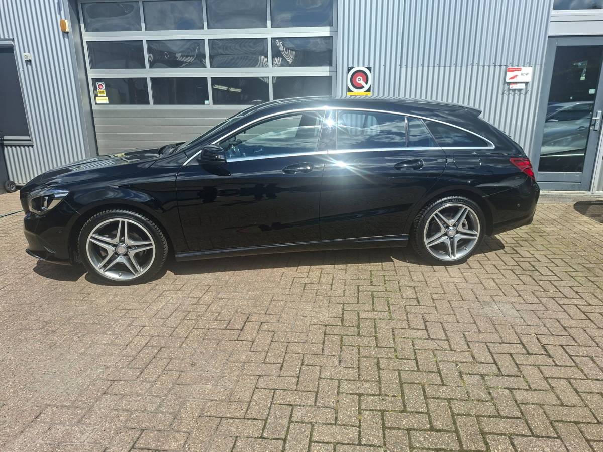Mercedes-Benz CLA Mercedes-Benz CLA-klasse Shooting Brake 180 6-Hand Trekhaak Xenon Navi 18 Inch