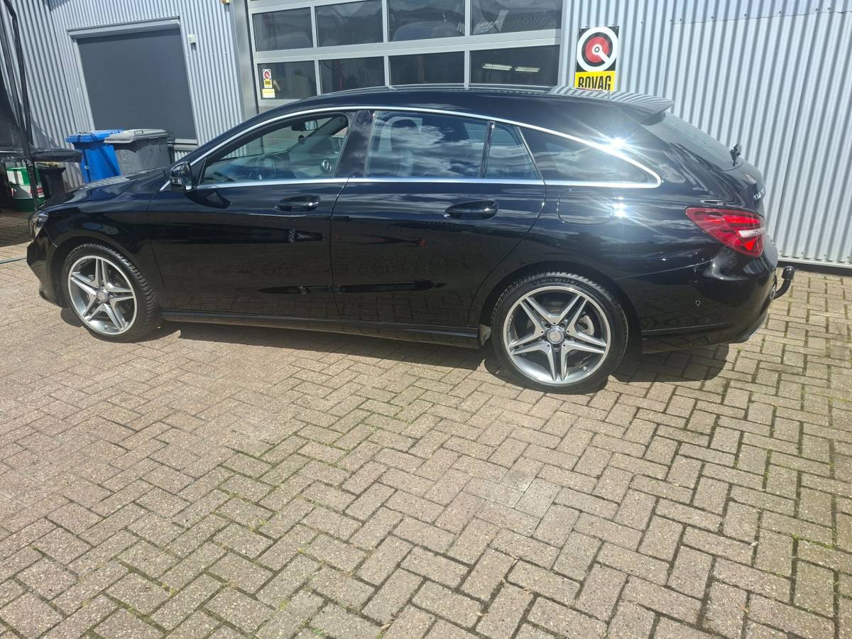 Mercedes-Benz CLA Mercedes-Benz CLA-klasse Shooting Brake 180 6-Hand Trekhaak Xenon Navi 18 Inch