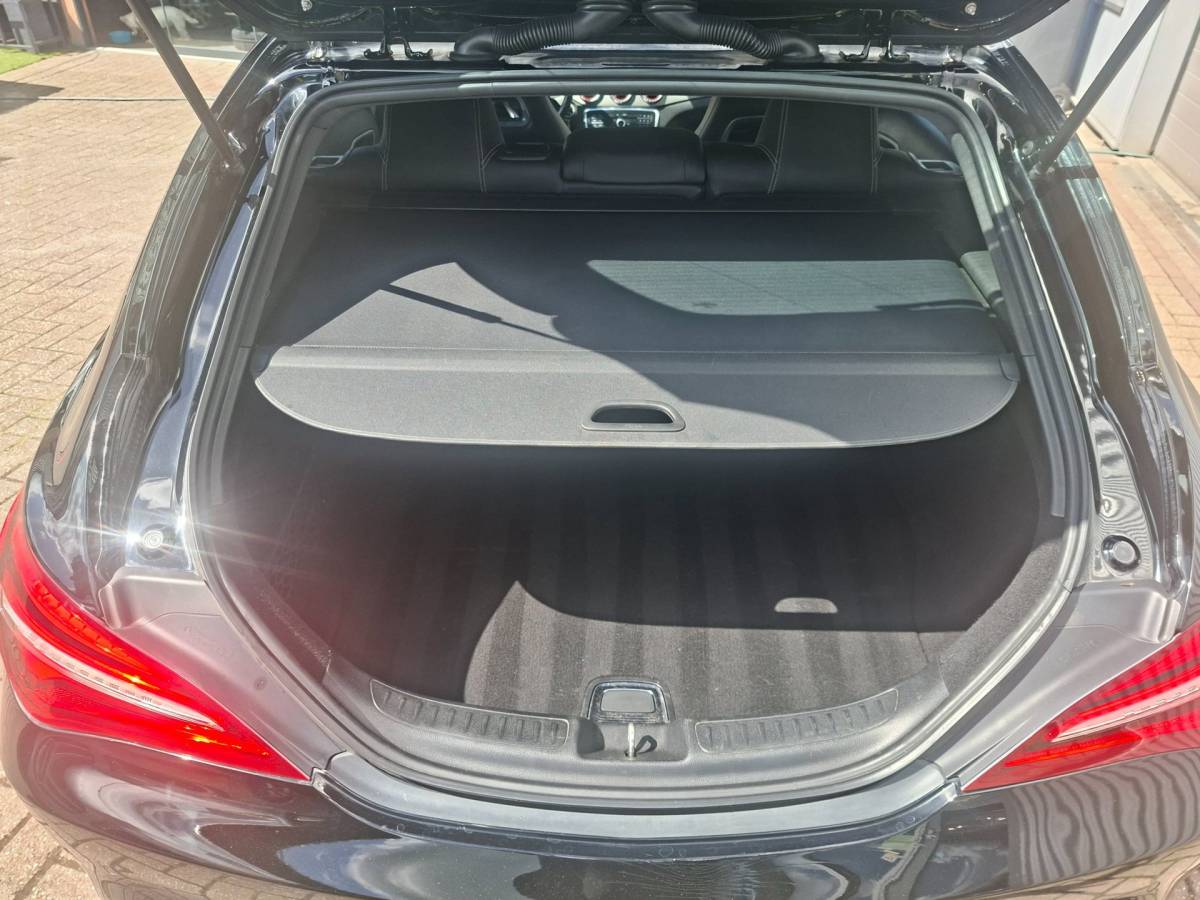 Mercedes-Benz CLA Mercedes-Benz CLA-klasse Shooting Brake 180 6-Hand Trekhaak Xenon Navi 18 Inch