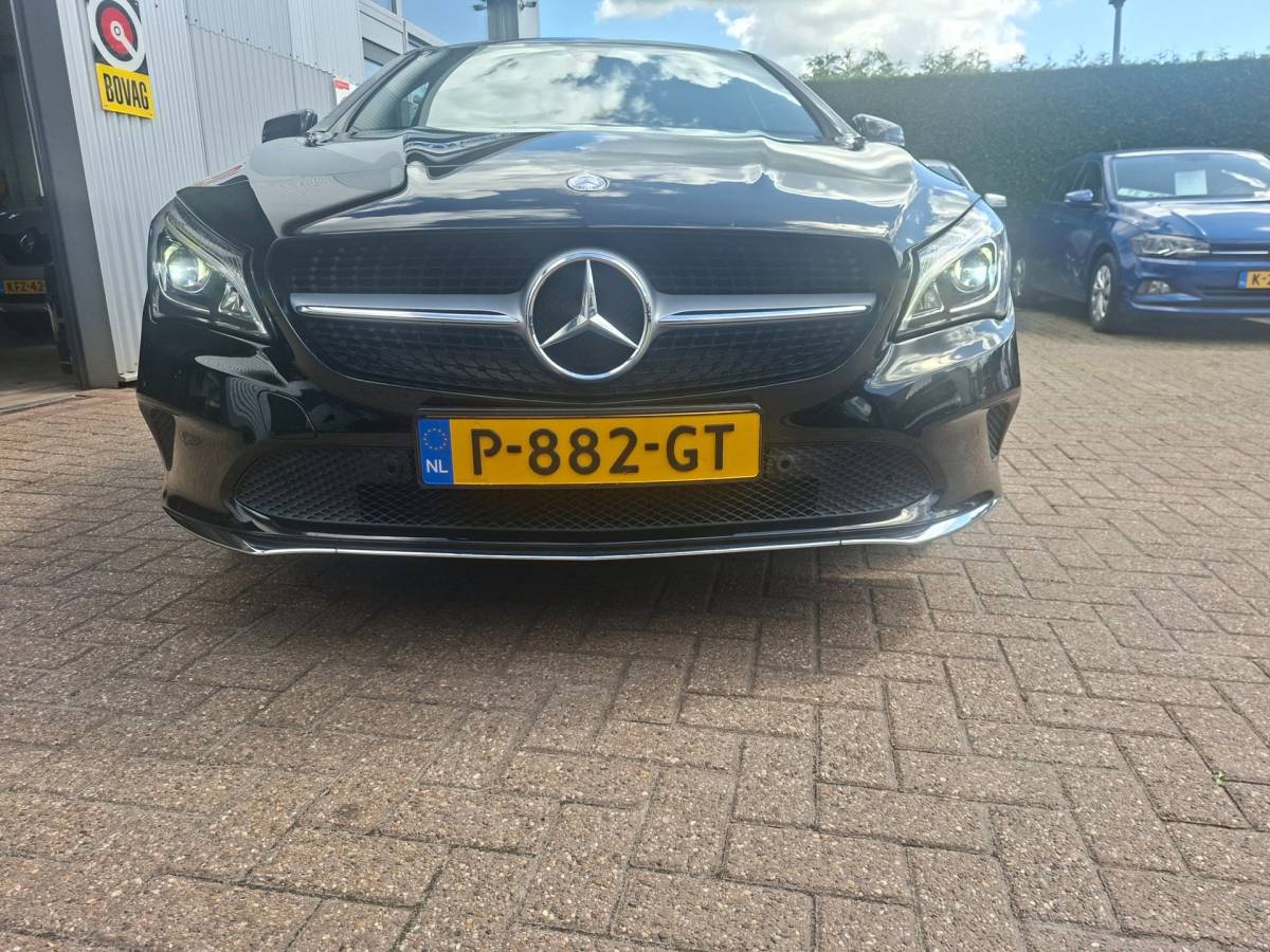 Mercedes-Benz CLA Mercedes-Benz CLA-klasse Shooting Brake 180 6-Hand Trekhaak Xenon Navi 18 Inch