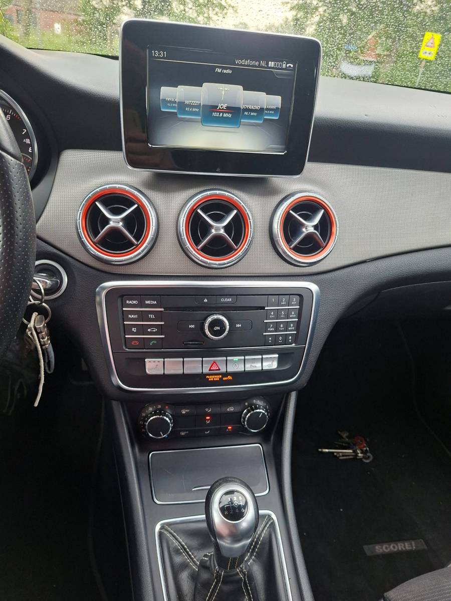 Mercedes-Benz CLA Mercedes-Benz CLA-klasse Shooting Brake 180 6-Hand Trekhaak Xenon Navi 18 Inch