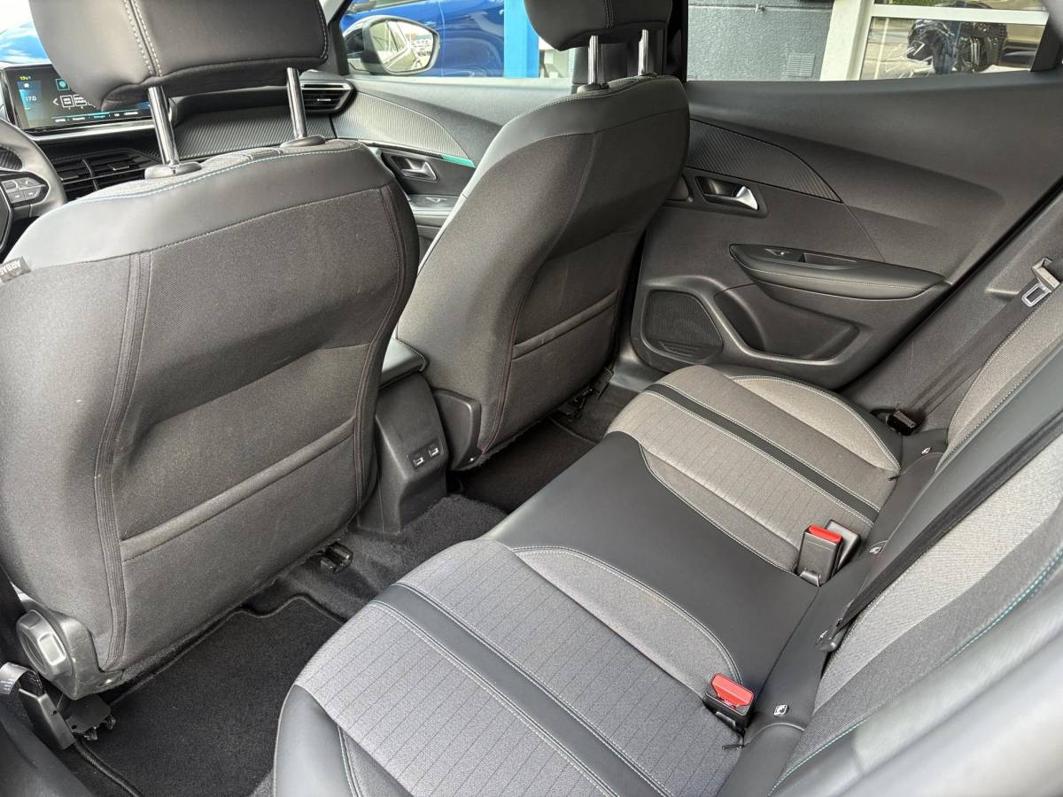Peugeot e-2008 Peugeot e-2008 EV Allure Pack 50 kWh | 93,9% SOH | Navi | Achteruitrijcamera | Cruise Control | Climate Control |