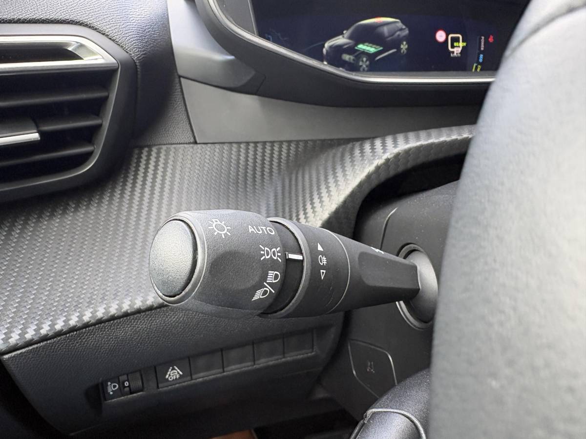 Peugeot e-2008 Peugeot e-2008 EV Allure Pack 50 kWh | 93,9% SOH | Navi | Achteruitrijcamera | Cruise Control | Climate Control |
