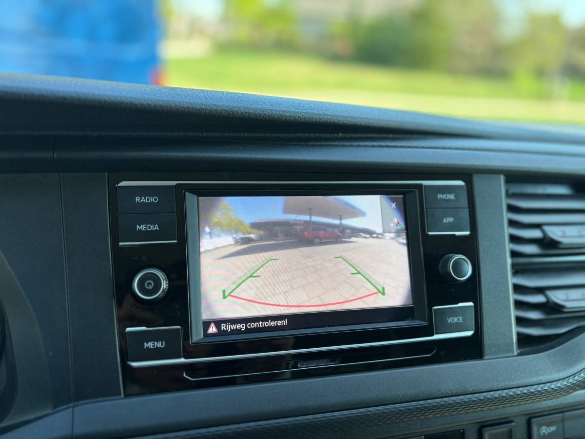 Volkswagen Transporter Volkswagen TRANSPORTER 2.0 TDI L2H1 150PK!|DSG Automaat|cruise control|airco|achteruitrijcamera|apple carplay|drie zitplaatsen