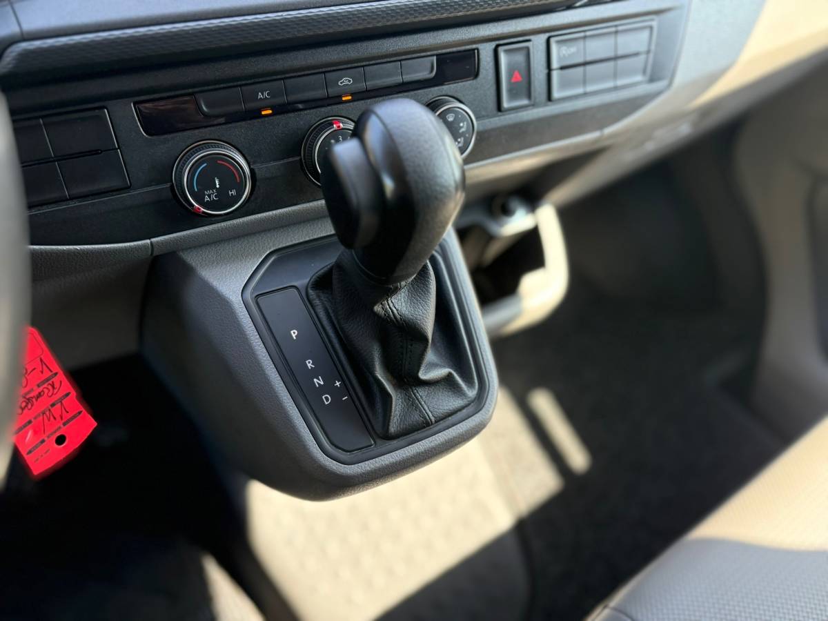 Volkswagen Transporter Volkswagen TRANSPORTER 2.0 TDI L2H1 150PK!|DSG Automaat|cruise control|airco|achteruitrijcamera|apple carplay|drie zitplaatsen