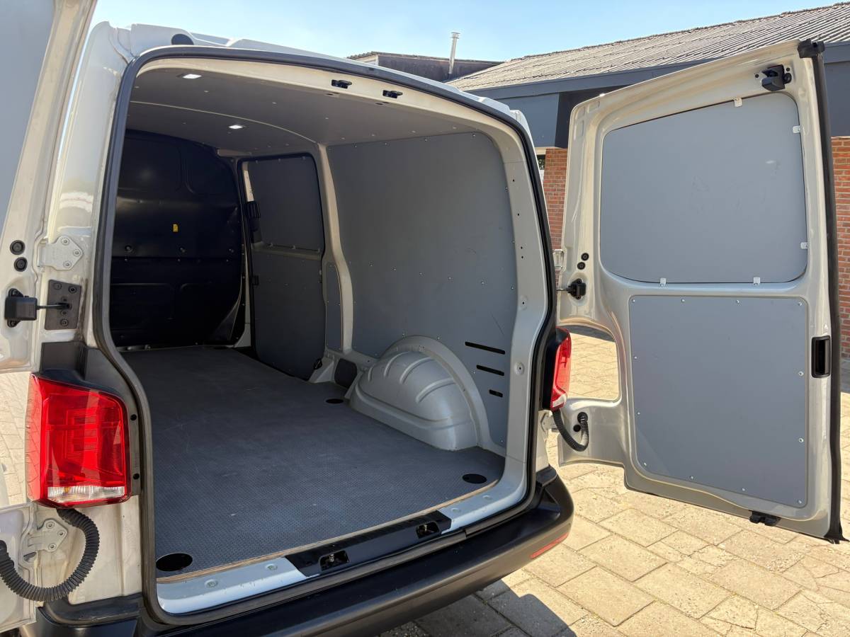 Volkswagen Transporter Volkswagen TRANSPORTER 2.0 TDI L2H1 150PK!|DSG Automaat|cruise control|airco|achteruitrijcamera|apple carplay|drie zitplaatsen