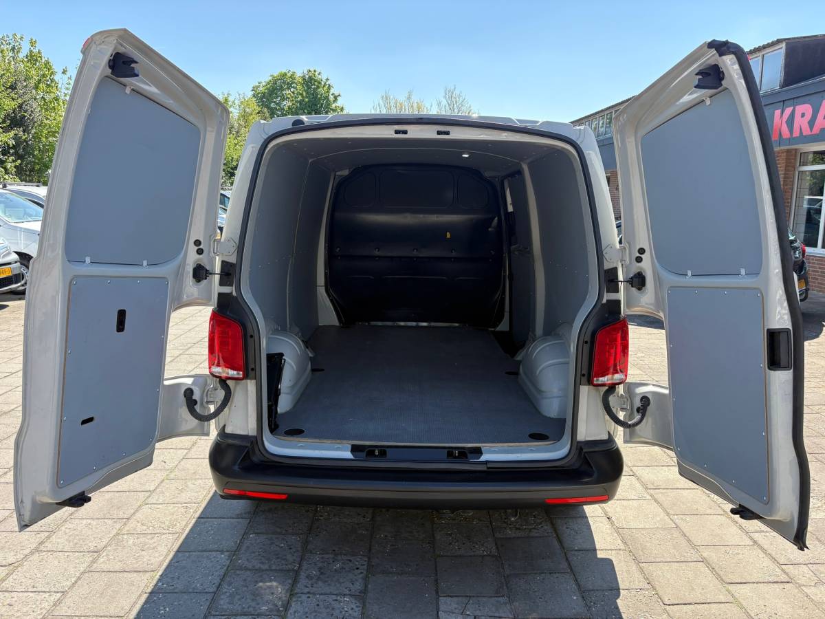 Volkswagen Transporter Volkswagen TRANSPORTER 2.0 TDI L2H1 150PK!|DSG Automaat|cruise control|airco|achteruitrijcamera|apple carplay|drie zitplaatsen