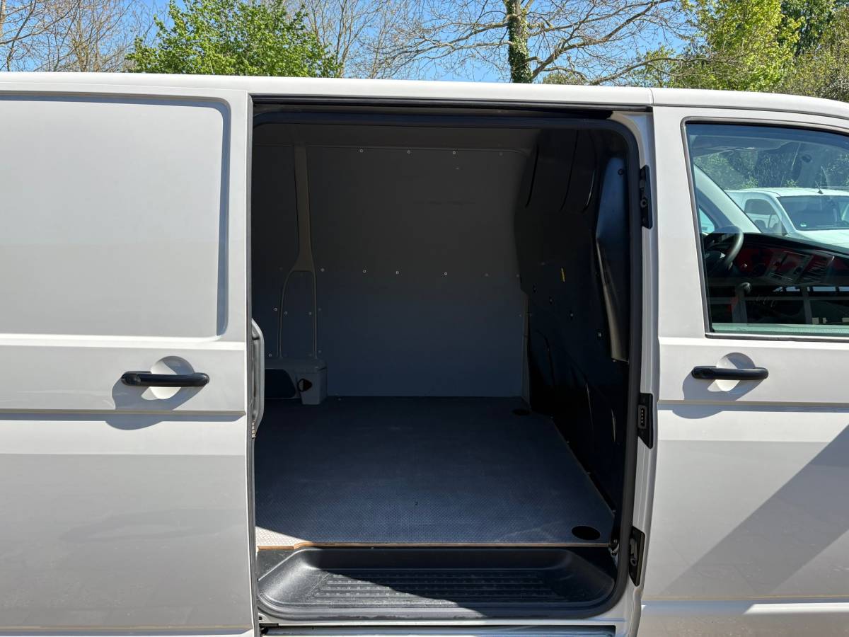 Volkswagen Transporter Volkswagen TRANSPORTER 2.0 TDI L2H1 150PK!|DSG Automaat|cruise control|airco|achteruitrijcamera|apple carplay|drie zitplaatsen