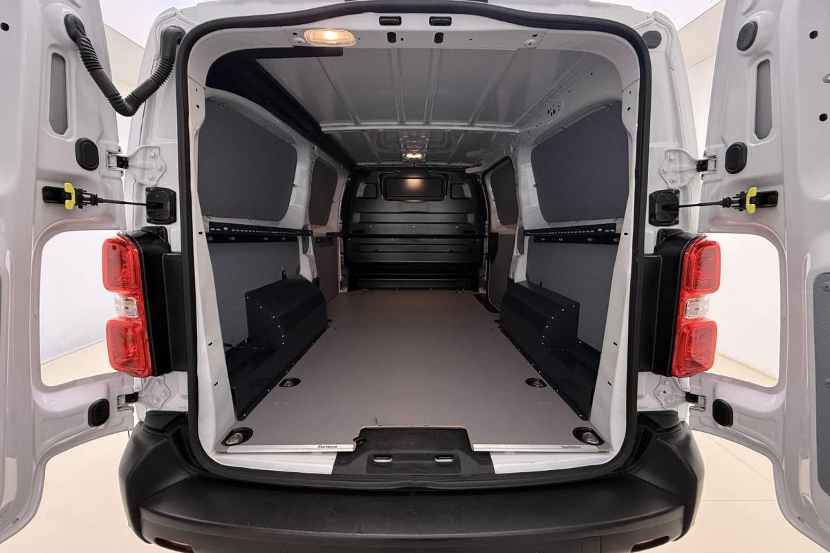 Fiat Scudo Fiat Scudo 2.0 Diesel S&S L3 | 180PK | AUTOMAAT | 3-Zits | Parkeercamera Achter | Navigatie | Airco | Cruise Control | Multifunctioneel Stuurwiel |