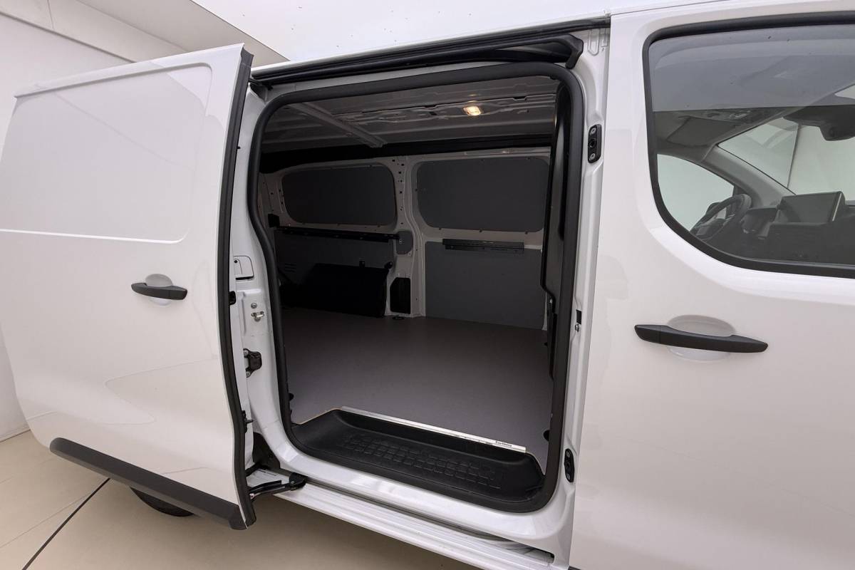 Fiat Scudo Fiat Scudo 2.0 Diesel S&S L3 | 180PK | AUTOMAAT | 3-Zits | Parkeercamera Achter | Navigatie | Airco | Cruise Control | Multifunctioneel Stuurwiel |