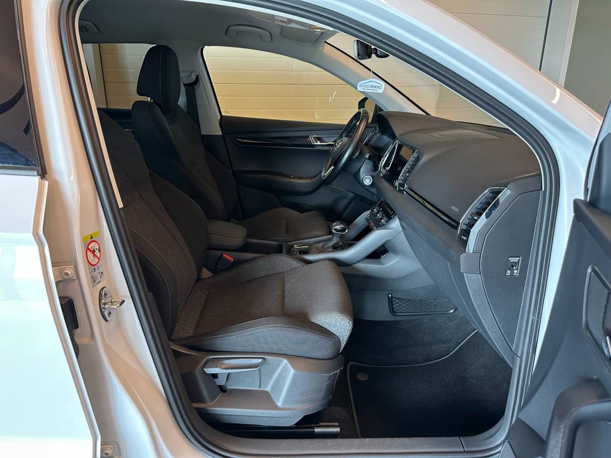 Škoda Karoq Skoda Karoq 1.0 TSI AUTOMAAT STYLE BUSINESS-uit|NAVIGATIE|CLIMA AIRCO|CRUISECONTROL|APPLE CARPLAY+ANDROID|LM-VELG|STOELVERWARMING
