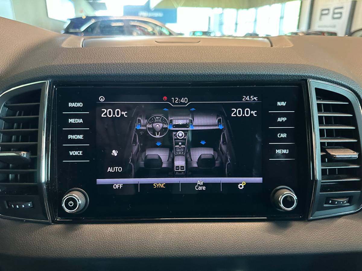 Škoda Karoq Skoda Karoq 1.0 TSI AUTOMAAT STYLE BUSINESS-uit|NAVIGATIE|CLIMA AIRCO|CRUISECONTROL|APPLE CARPLAY+ANDROID|LM-VELG|STOELVERWARMING