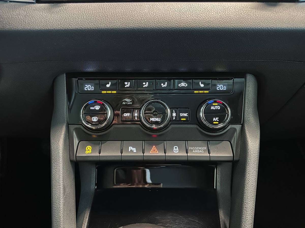 Škoda Karoq Skoda Karoq 1.0 TSI AUTOMAAT STYLE BUSINESS-uit|NAVIGATIE|CLIMA AIRCO|CRUISECONTROL|APPLE CARPLAY+ANDROID|LM-VELG|STOELVERWARMING
