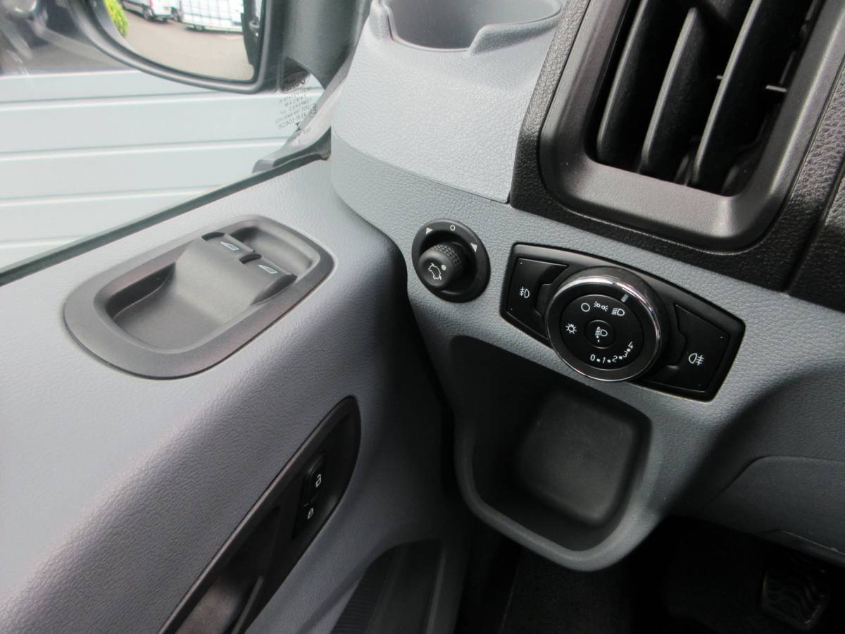 Ford Transit Ford Transit 350 2.0 TDCI, Euro6, L4, Airco, Open Laadbak, Pick up, 2800kg ahw