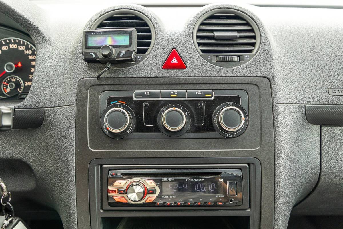 Volkswagen Caddy Volkswagen Caddy 1.6 TDI Trekhaak I Imperiaal I Airco I Cruise I Elektrisch bedienbare ramen I Kasten I NL Auto I NAP