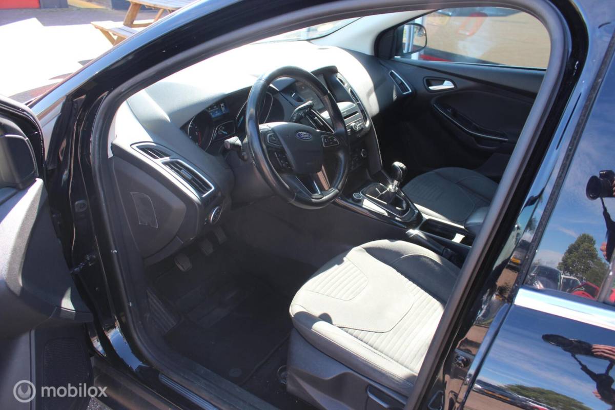 Ford Focus Ford Focus Wagon 1.5 TDCI Titanium Clima/Cruise/Navi/Trekhaak