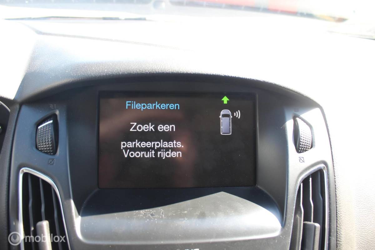 Ford Focus Ford Focus Wagon 1.5 TDCI Titanium Clima/Cruise/Navi/Trekhaak