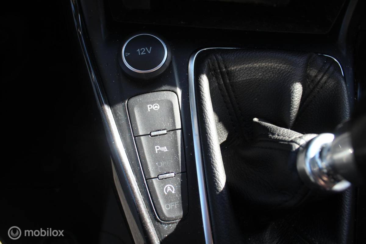 Ford Focus Ford Focus Wagon 1.5 TDCI Titanium Clima/Cruise/Navi/Trekhaak