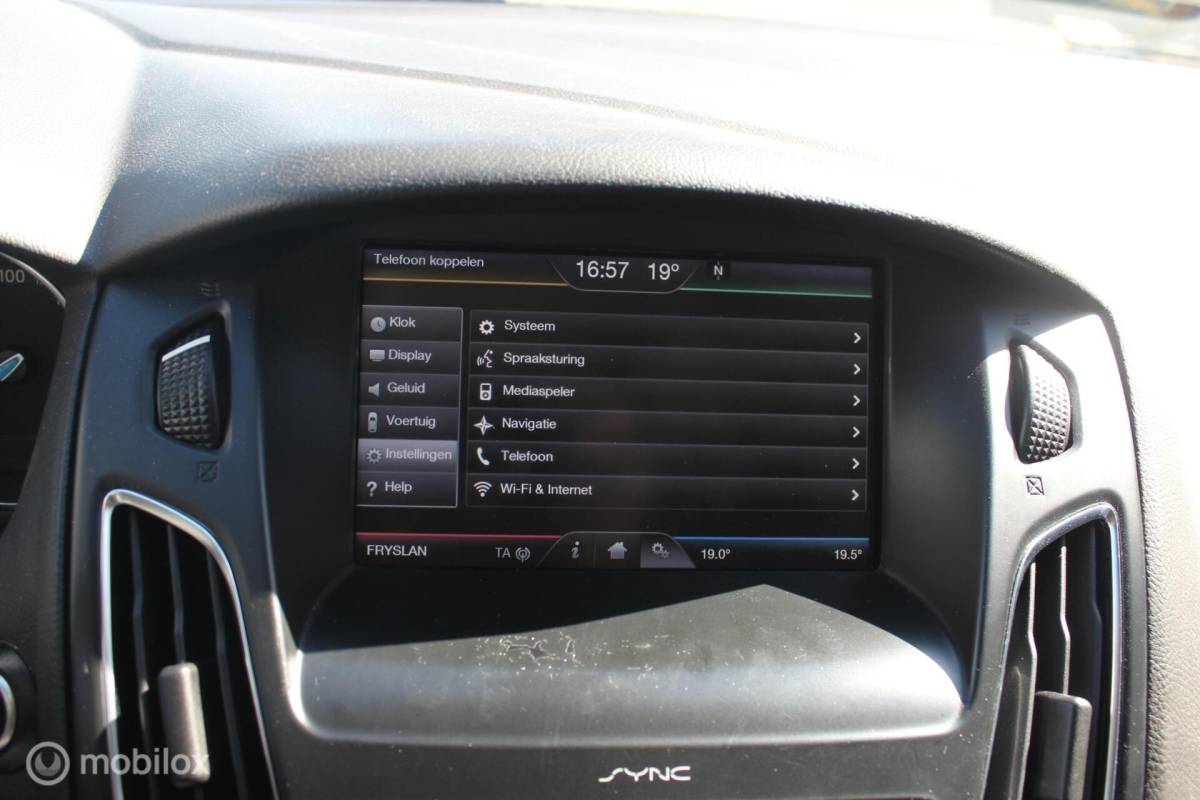 Ford Focus Ford Focus Wagon 1.5 TDCI Titanium Clima/Cruise/Navi/Trekhaak