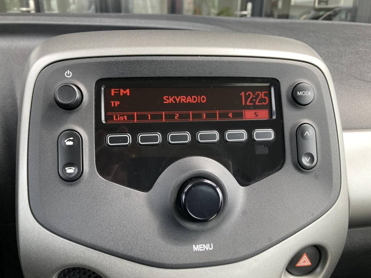 Peugeot 108 Peugeot 108 1.0 e-VTi Active | Airco | Zuinig | Bluetooth | Centrale deurvergrendeling | USB | 5 Deuren | Metallic lak