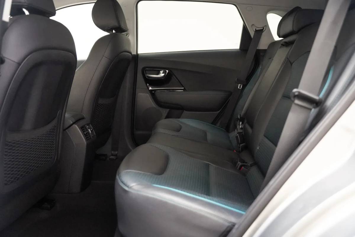 Kia e-Niro Kia e-Niro ExecutiveLine 64 kWh 3-fase [ Leder JBL Adapt.cruise LED ]