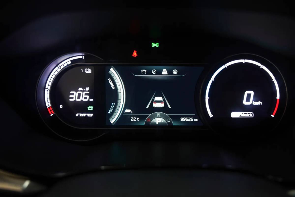 Kia e-Niro Kia e-Niro ExecutiveLine 64 kWh 3-fase [ Leder JBL Adapt.cruise LED ]
