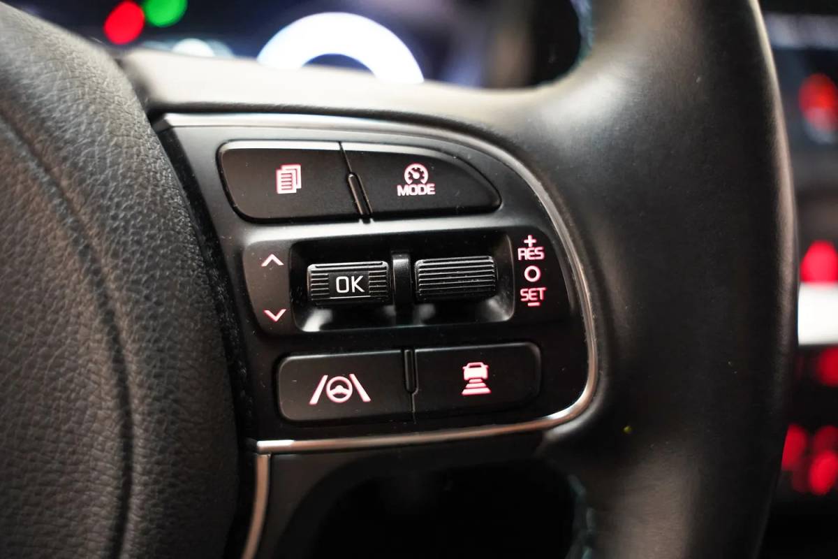 Kia e-Niro Kia e-Niro ExecutiveLine 64 kWh 3-fase [ Leder JBL Adapt.cruise LED ]