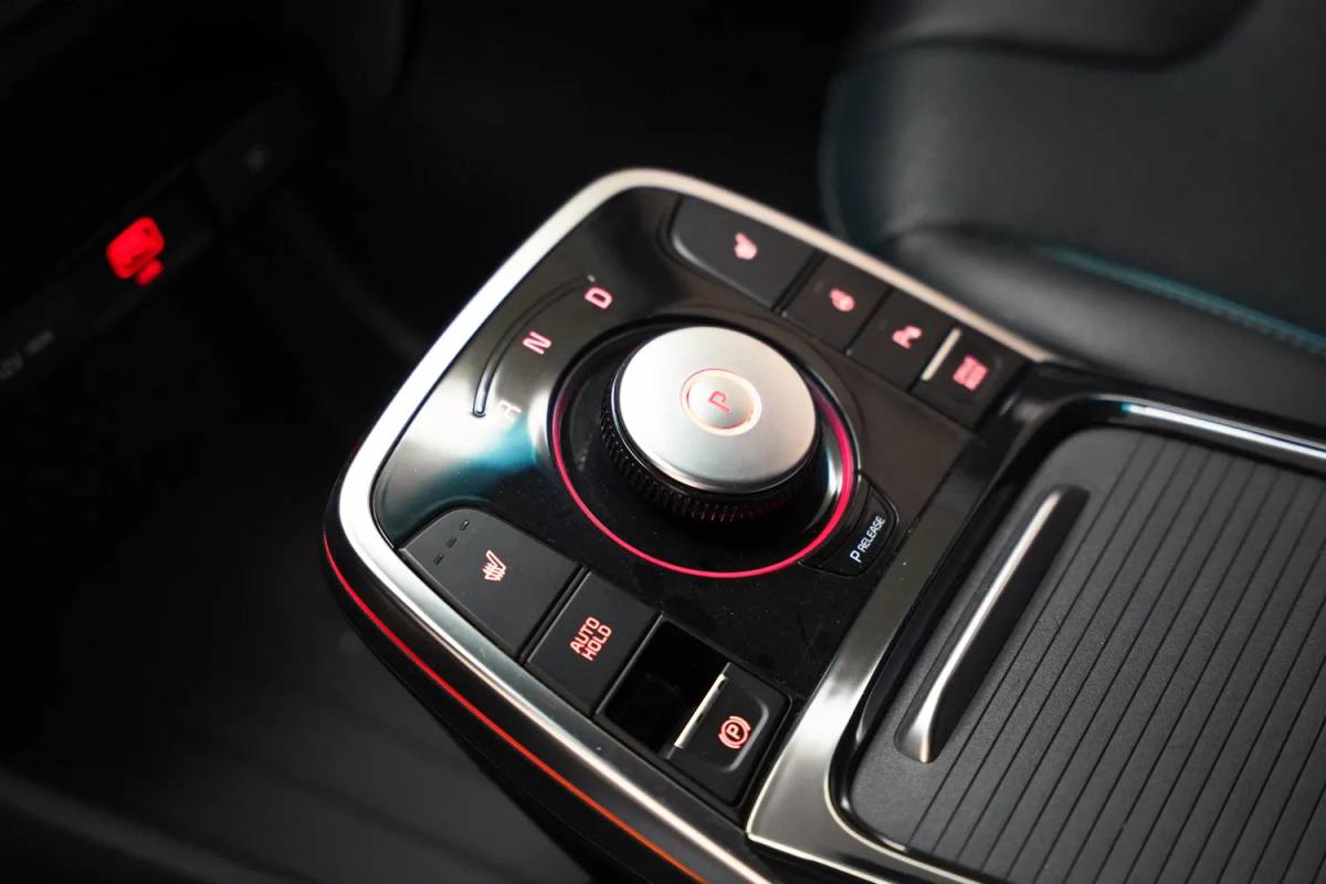 Kia e-Niro Kia e-Niro ExecutiveLine 64 kWh 3-fase [ Leder JBL Adapt.cruise LED ]