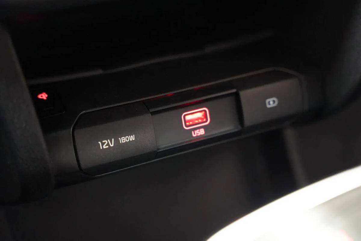 Kia e-Niro Kia e-Niro ExecutiveLine 64 kWh 3-fase [ Leder JBL Adapt.cruise LED ]