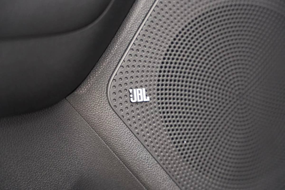Kia e-Niro Kia e-Niro ExecutiveLine 64 kWh 3-fase [ Leder JBL Adapt.cruise LED ]