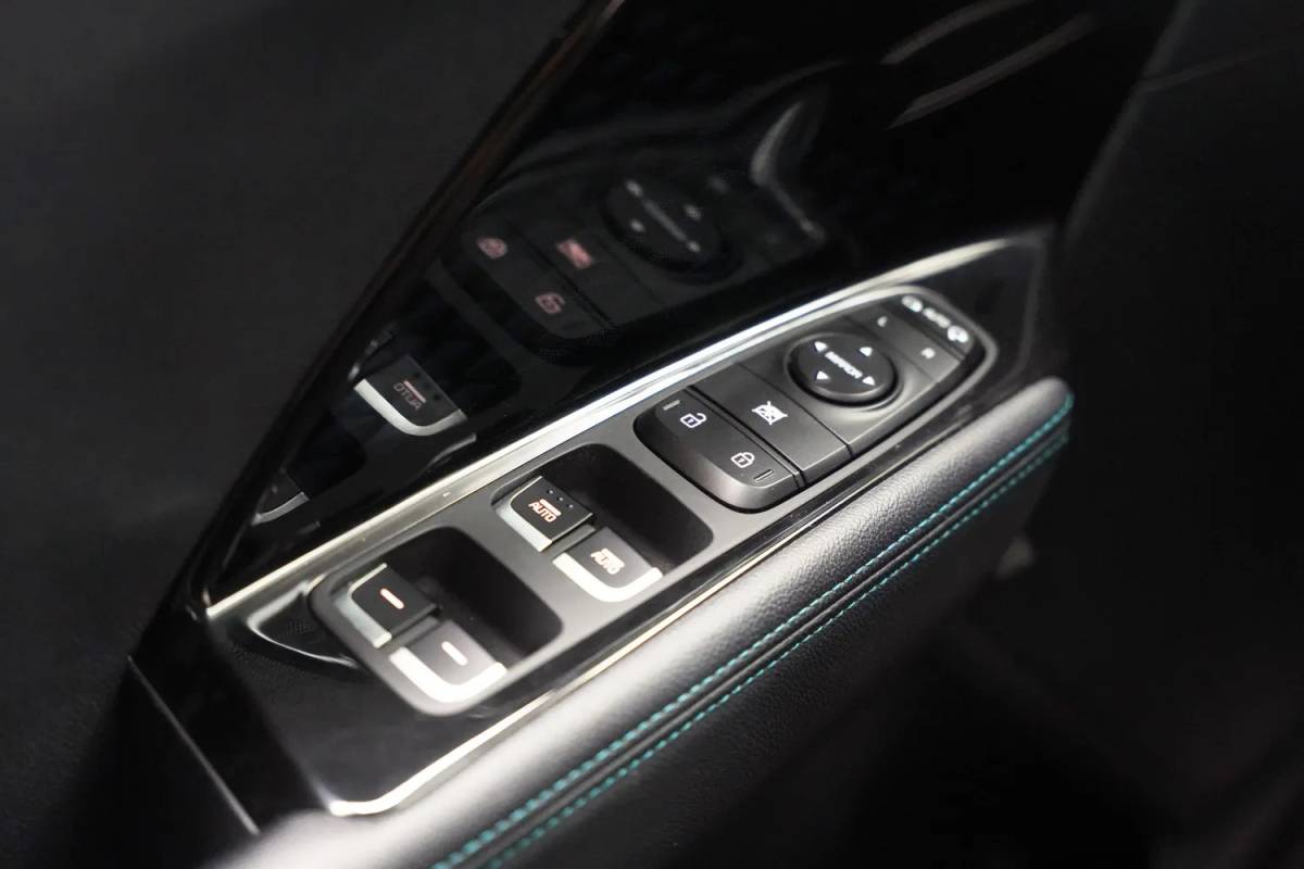 Kia e-Niro Kia e-Niro ExecutiveLine 64 kWh 3-fase [ Leder JBL Adapt.cruise LED ]