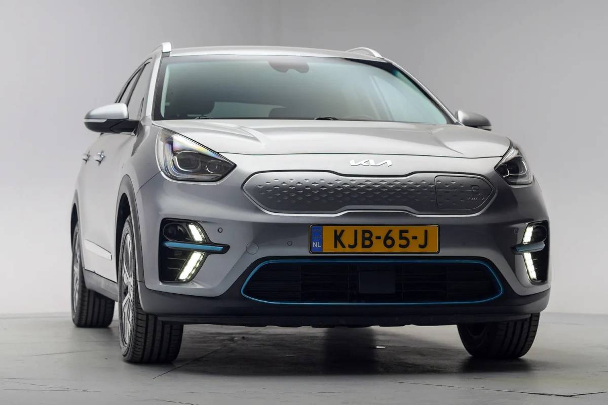 Kia e-Niro Kia e-Niro ExecutiveLine 64 kWh 3-fase [ Leder JBL Adapt.cruise LED ]