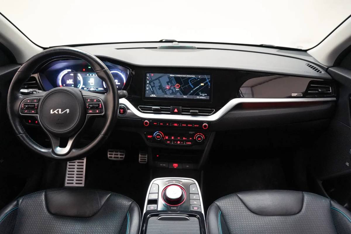 Kia e-Niro Kia e-Niro ExecutiveLine 64 kWh 3-fase [ Leder JBL Adapt.cruise LED ]