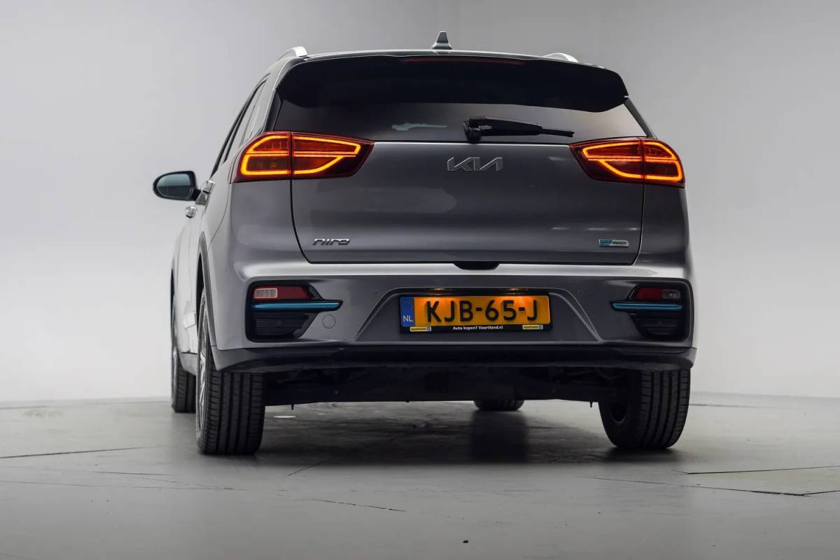Kia e-Niro Kia e-Niro ExecutiveLine 64 kWh 3-fase [ Leder JBL Adapt.cruise LED ]